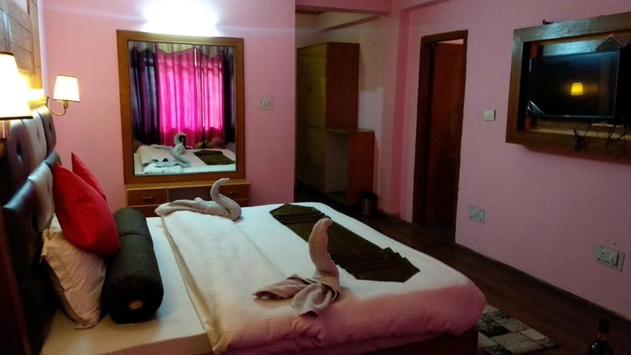 Dormico'S Hotel Snowbird Manāli Екстериор снимка