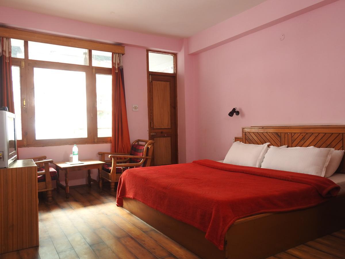 Dormico'S Hotel Snowbird Manāli Екстериор снимка